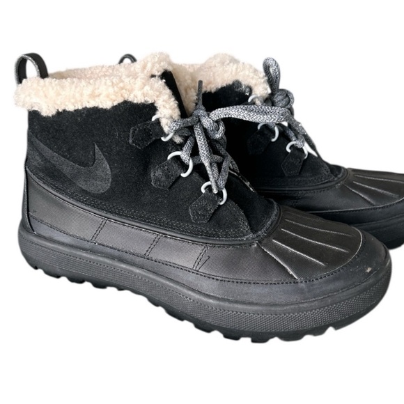 Women’s Nike Woodside II Sherpa/Leather Chukka Duck Snow Boots 8 - Picture 1 of 8